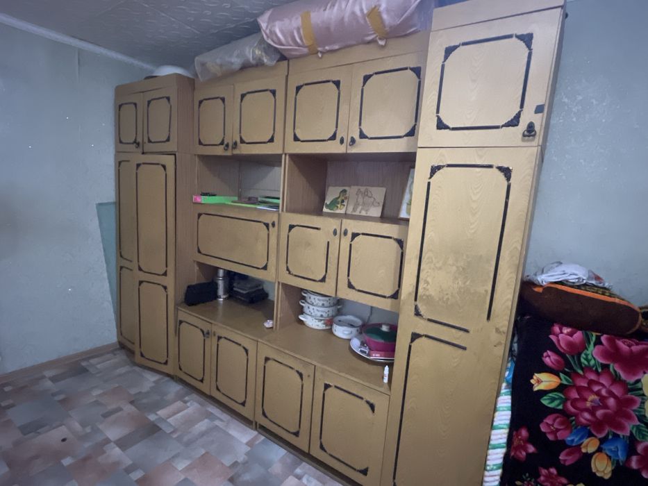 Отдам даром стенку, самовывоз. Продам  компьютерный стол за 10000т