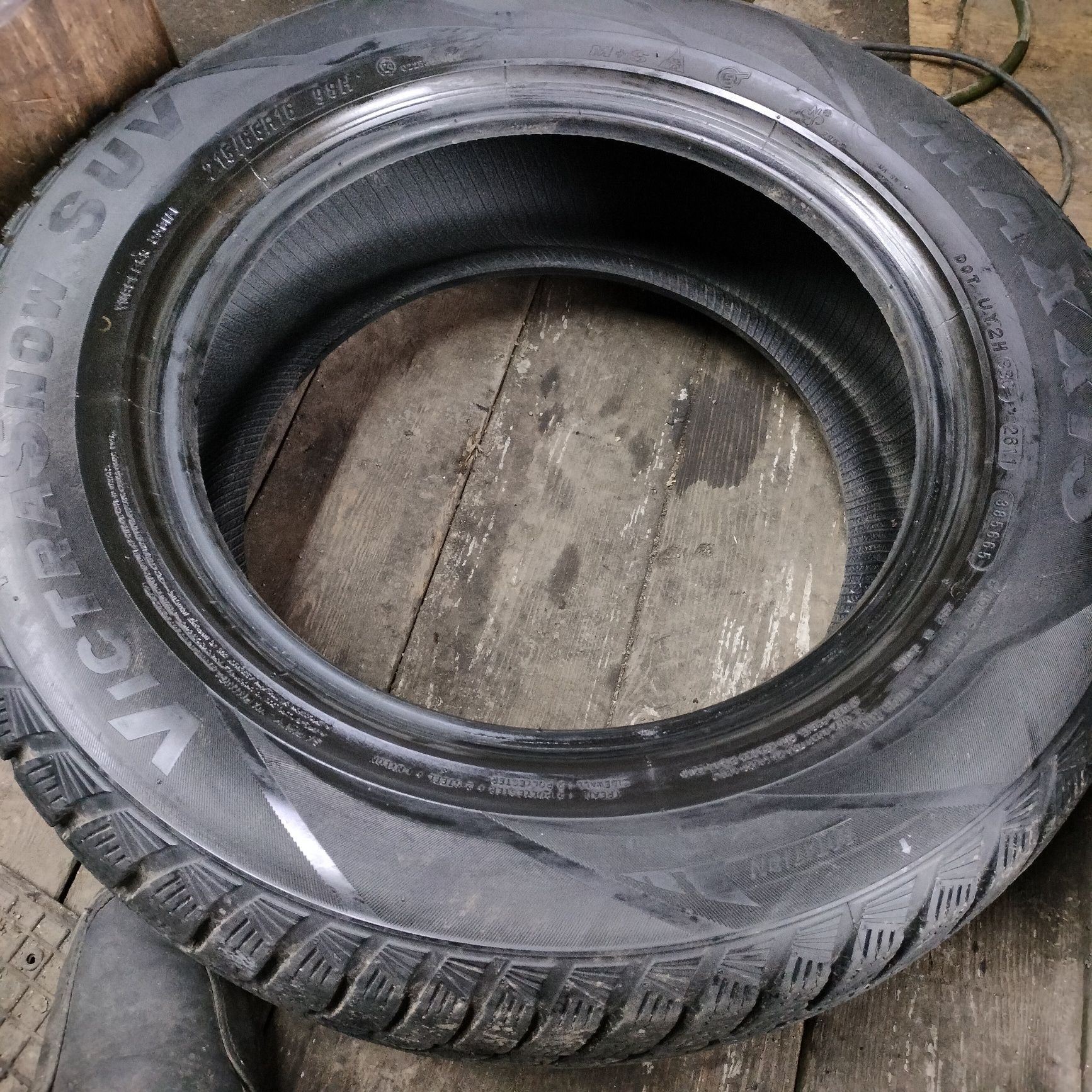 Продам шины б/у 215/65/R16