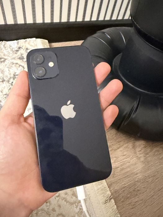 Айфон 12  память 64 гигабайт