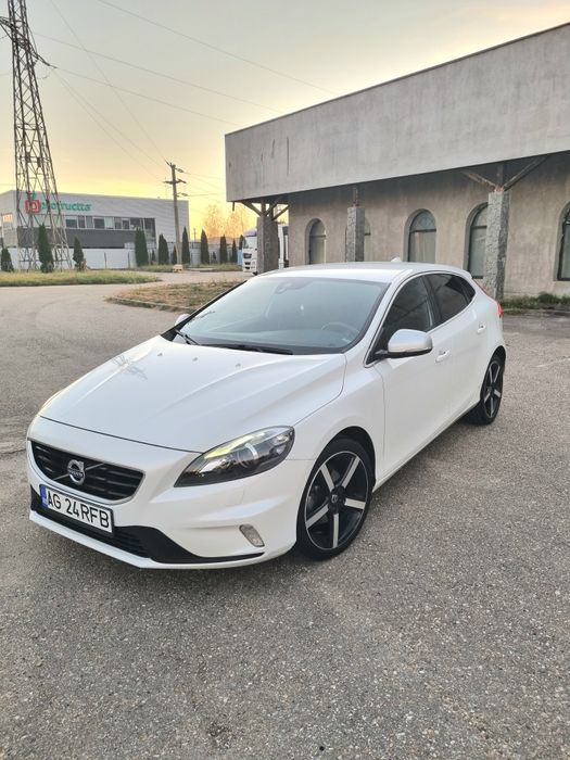 Volvo V40 / R-Design**Fabr 2016**E 6**Piele**Xenon**Parbriz Incalzit