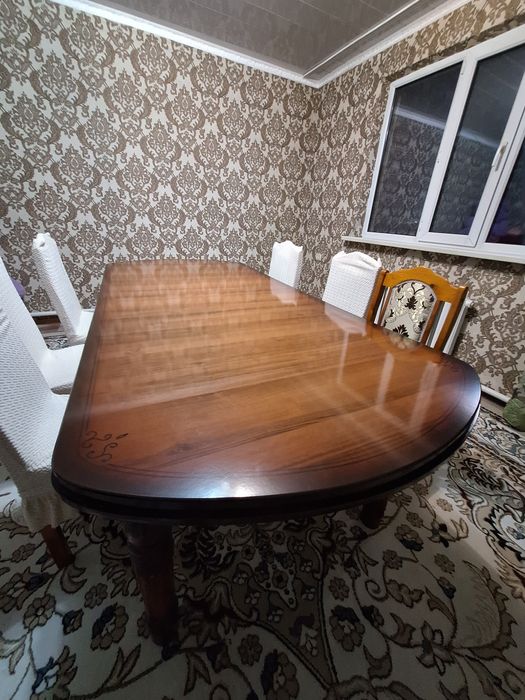 Гостиный стол хорошее состояние