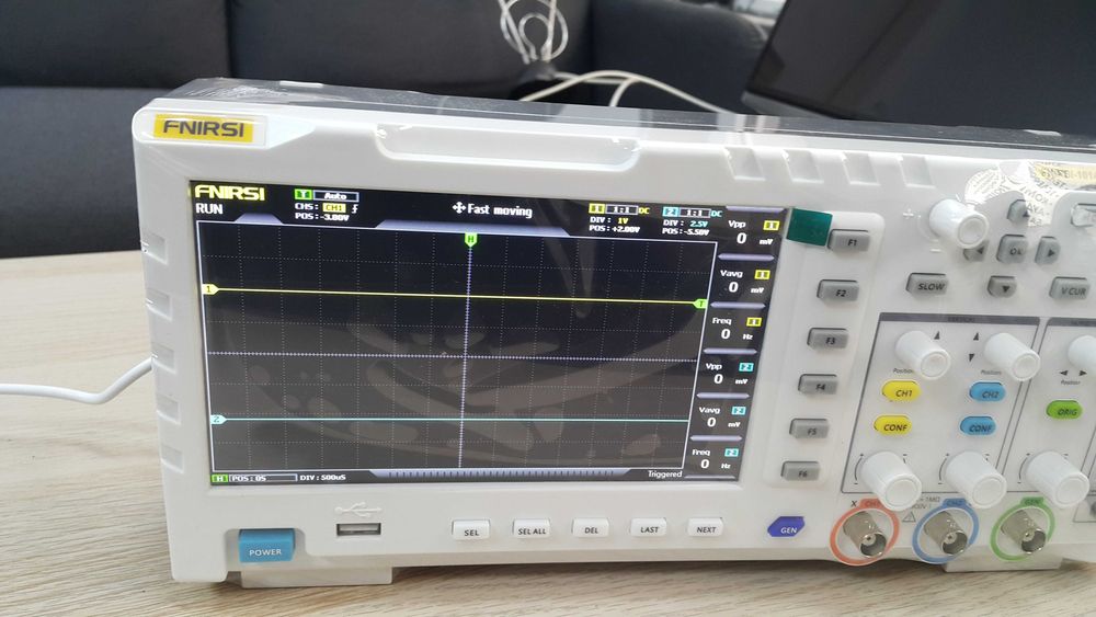 Двуканален цифров осцилоскоп с генератор на сигнали 2х100MHz