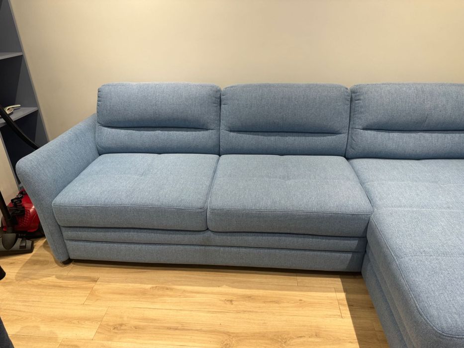 Диван синий удобный