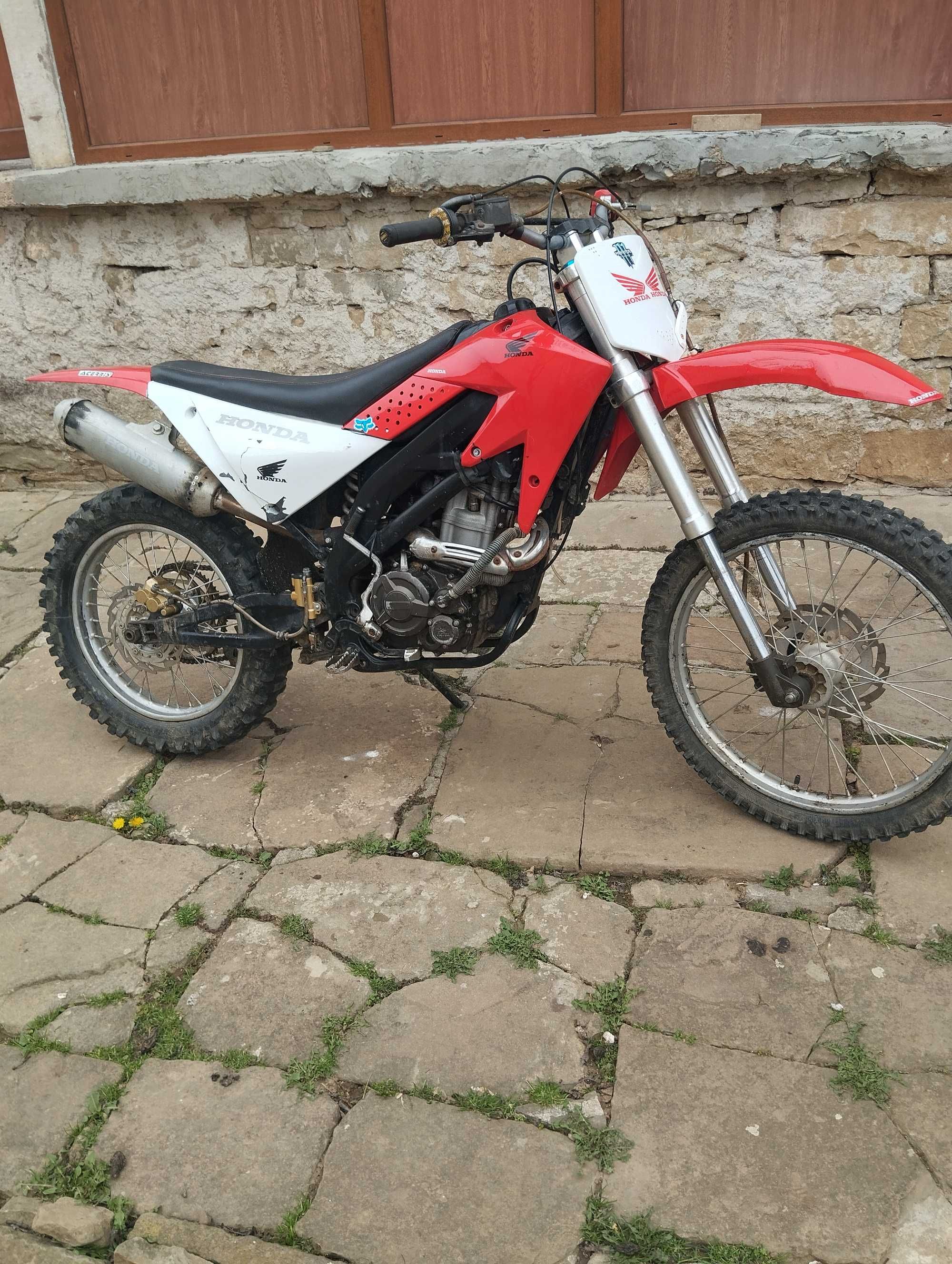 Продавам honda 250