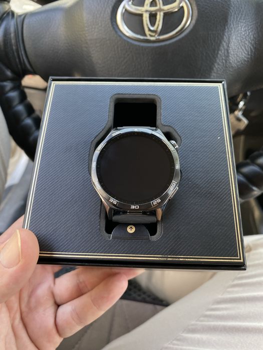 Продам часы Huawei watch GT 5
