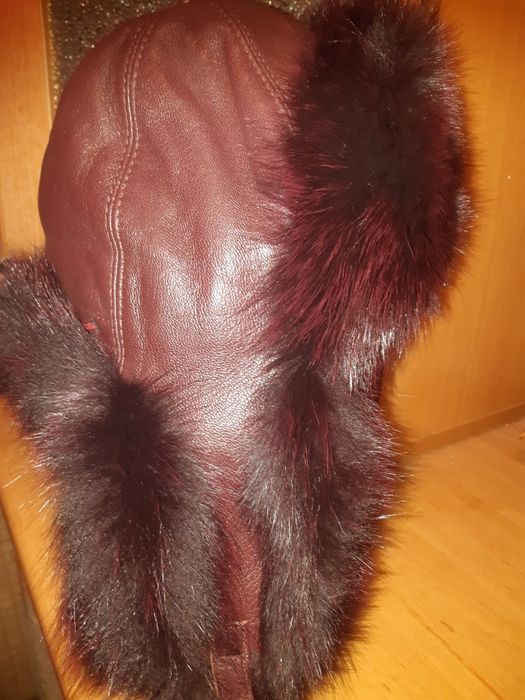 Кожанное зимнее пальто  и шапка