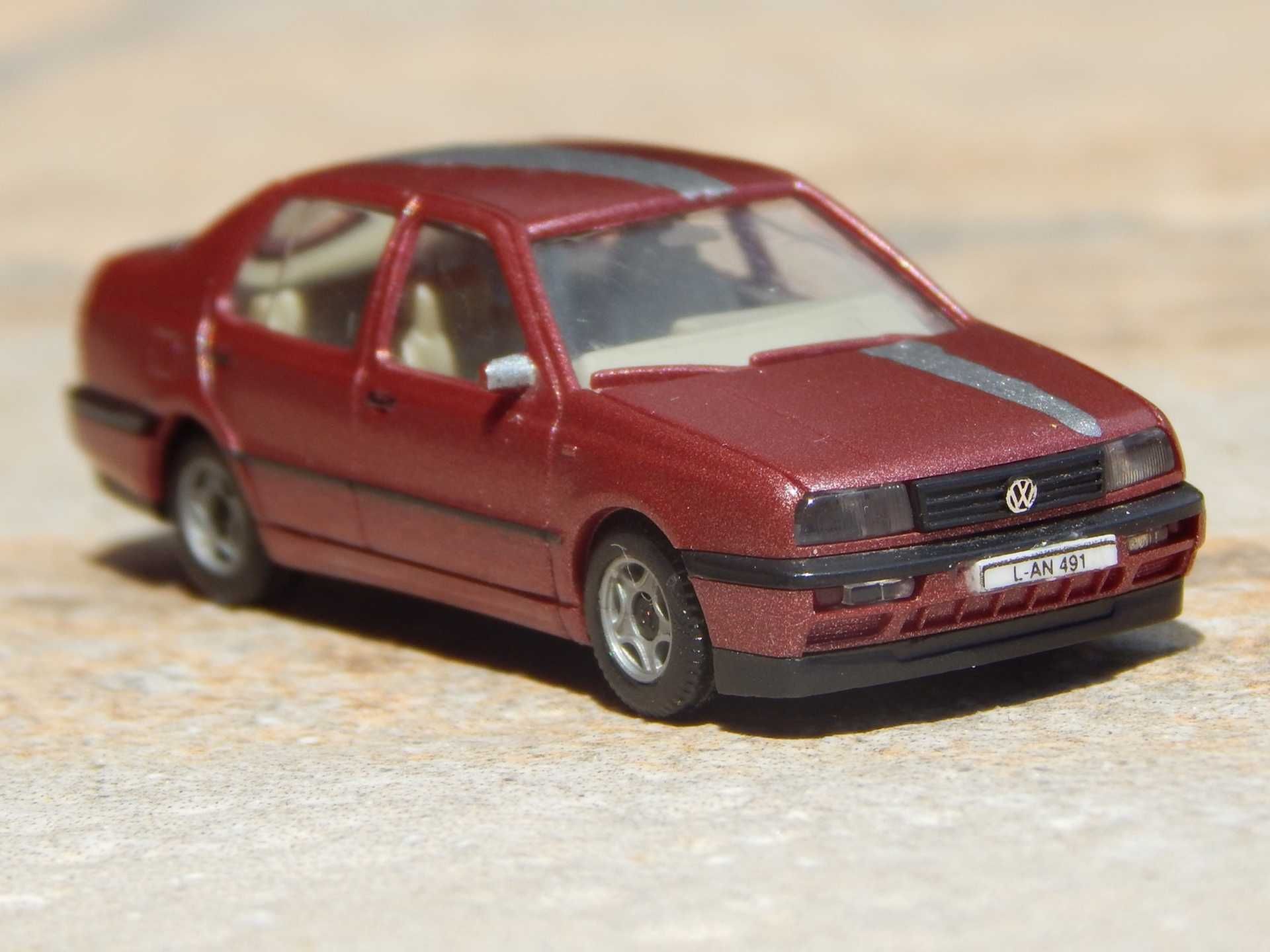 Macheta Volkswagen Vento (A3) 1998 sc 1:87 Herpa HO cu mic defect