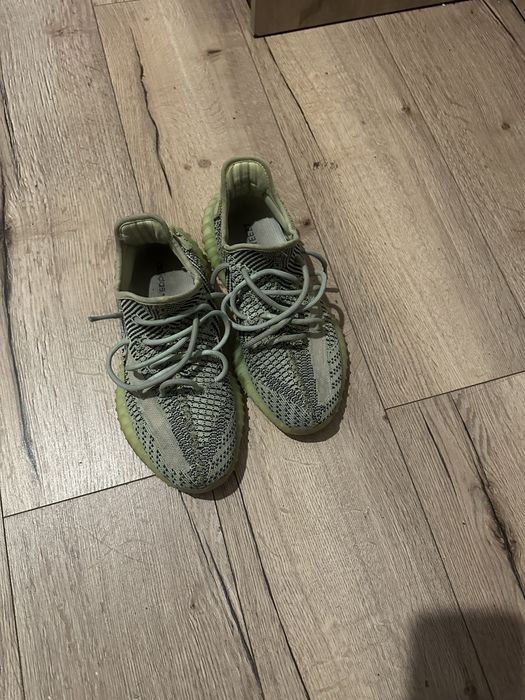 Vand yeezy uri originale cu factura