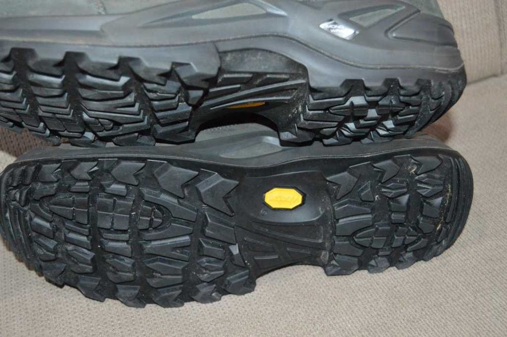Ghete bocanci piele Lowa Renegade 48.5 Gore-tex Vibram