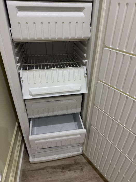 Морозильник холодильник Indesit