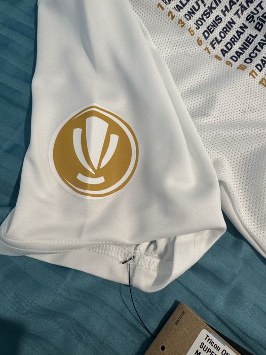 Tricou campionii romaniei cu autografele fotbalistilor de la fcsb