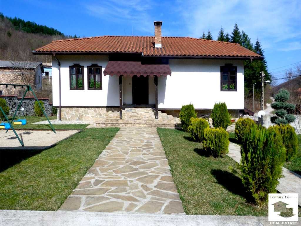 Продава се Къща в с. Стоевци, Област Габрово - 214 кв.м за 818 €/кв.м - Снимка #2