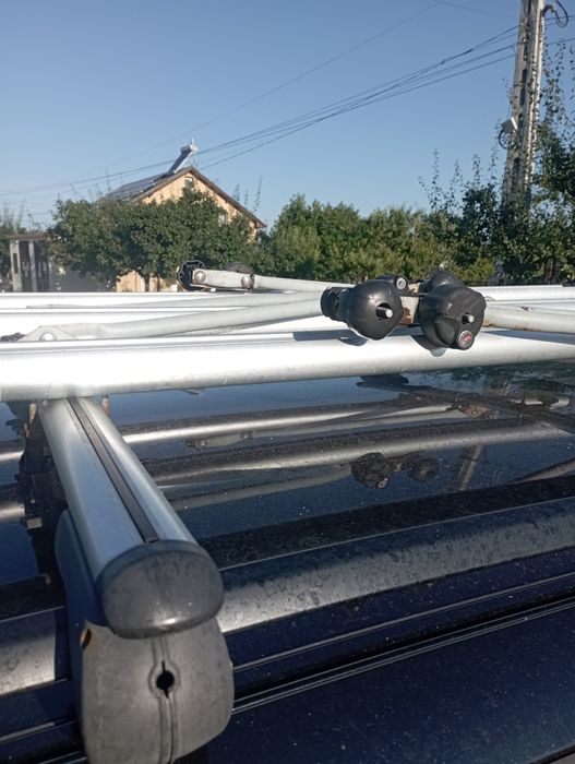 Vând 2 bări auto cu 3 suporți bicicletă