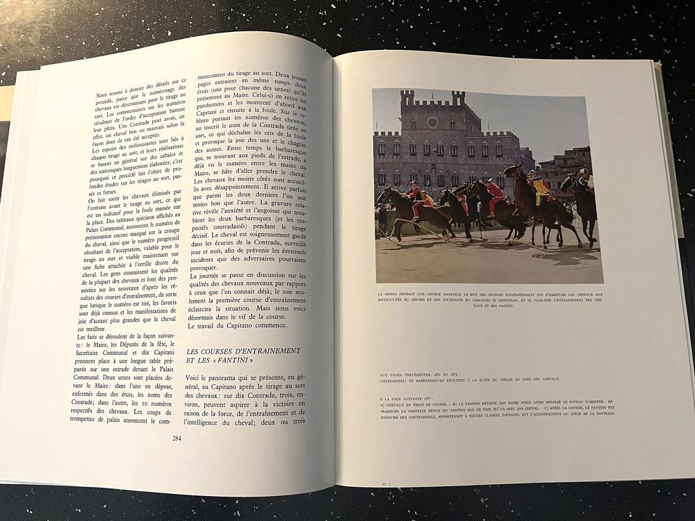 Книга уникат “Le Palio de Sienne” за конните състезания в Сиена