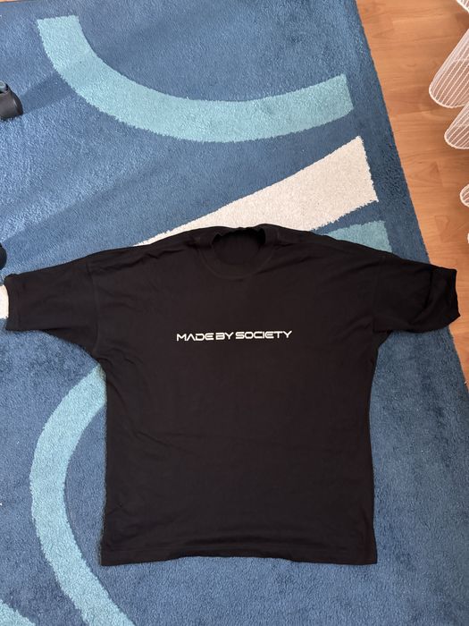 Тениска made by society