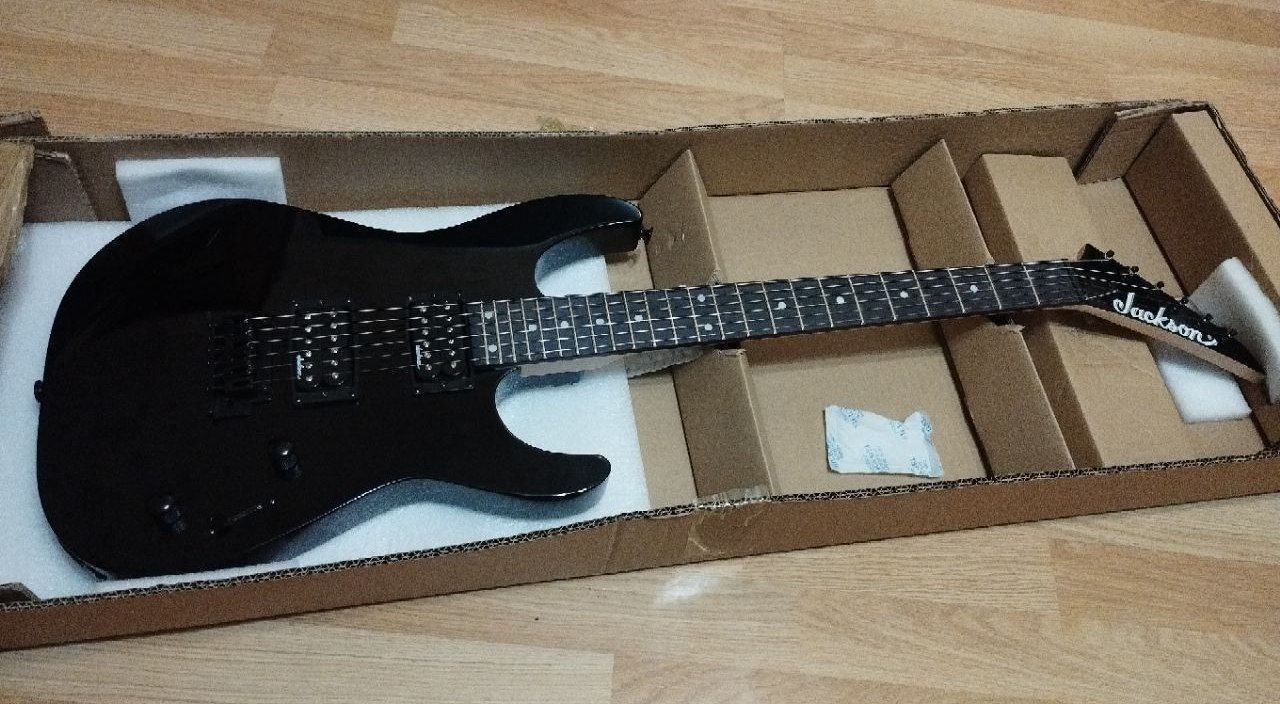 Электрогитара Jackson Dinky JS12 Amaranth Fingerboard Gloss Black