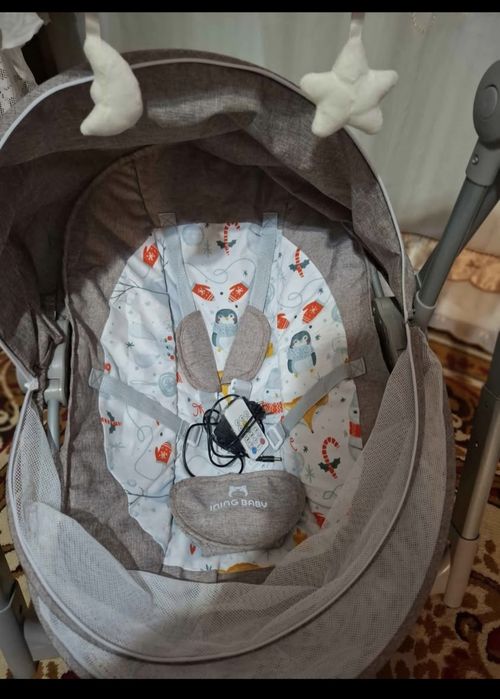 Шизлонг и ходунки.