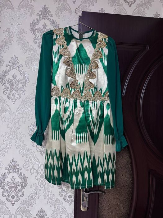 Kelinlik libosi holati yengi toza atlas bir marta kiyilgan