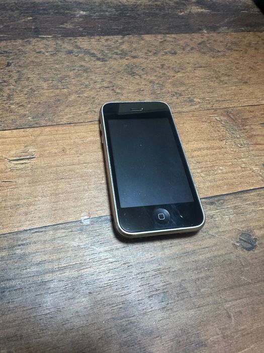 iPhone 3g 8GB иска активация