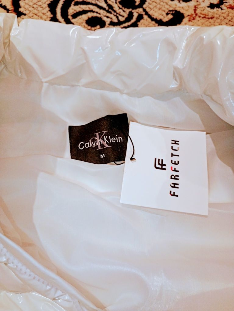 Vesta unisex Calvin klein!!