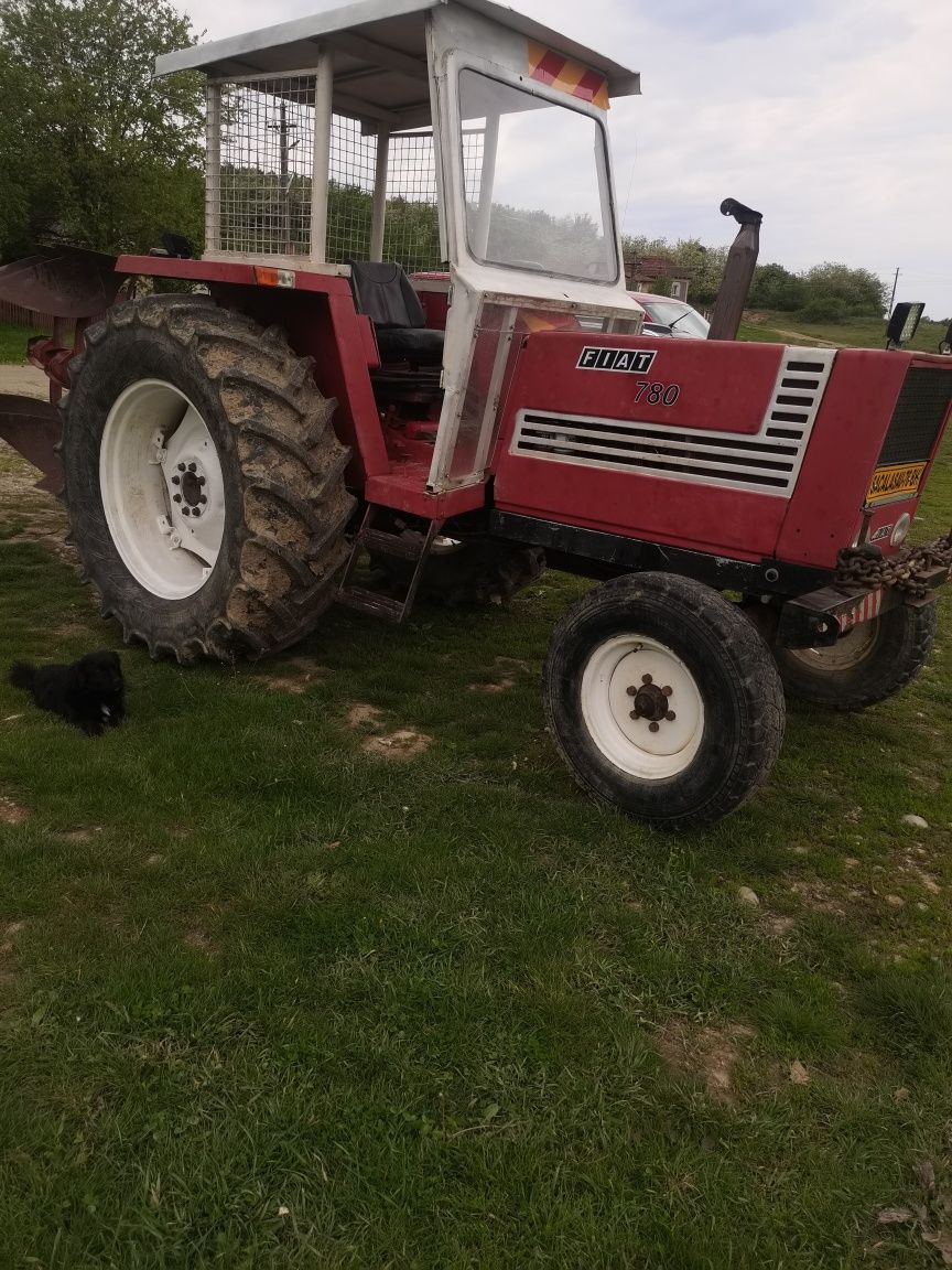 Vând tractor Fiat 780