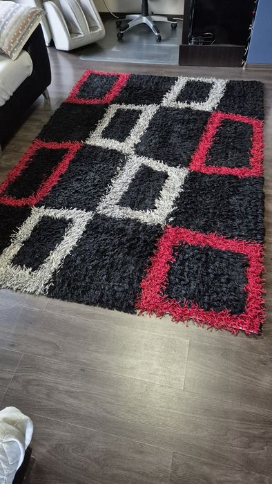 Килим шаги черно и червено
