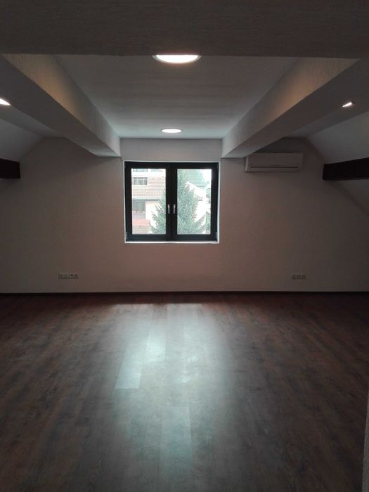 Apartament 4 camere de inchiriat, zona Sub Arini