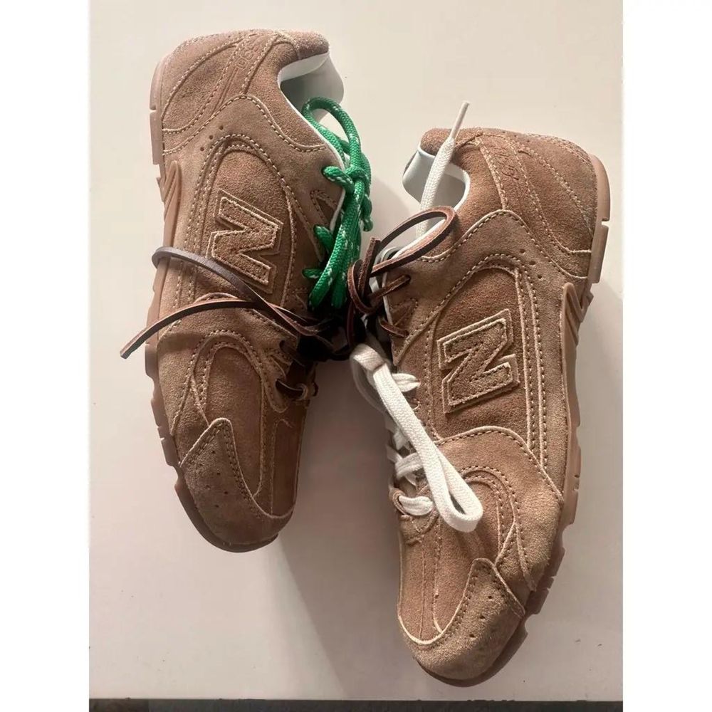 Adidași New Balance x Miu Miu