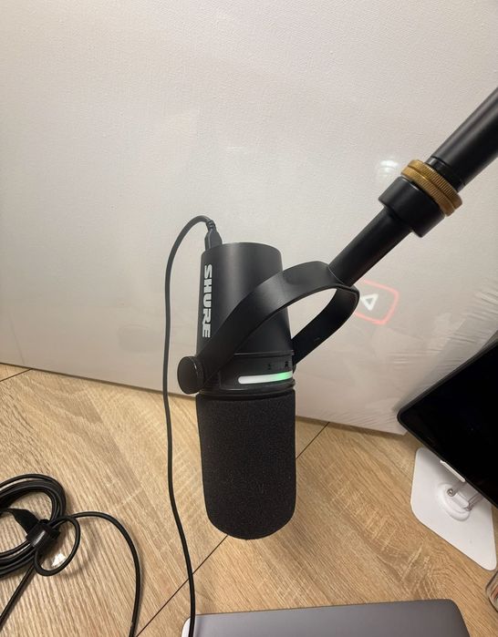 MV7 + Shure Микрофон и рамо