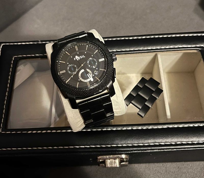 Часовници Tommy Hilfiger и Fossil FS4552IE (двата общо 320лв.)