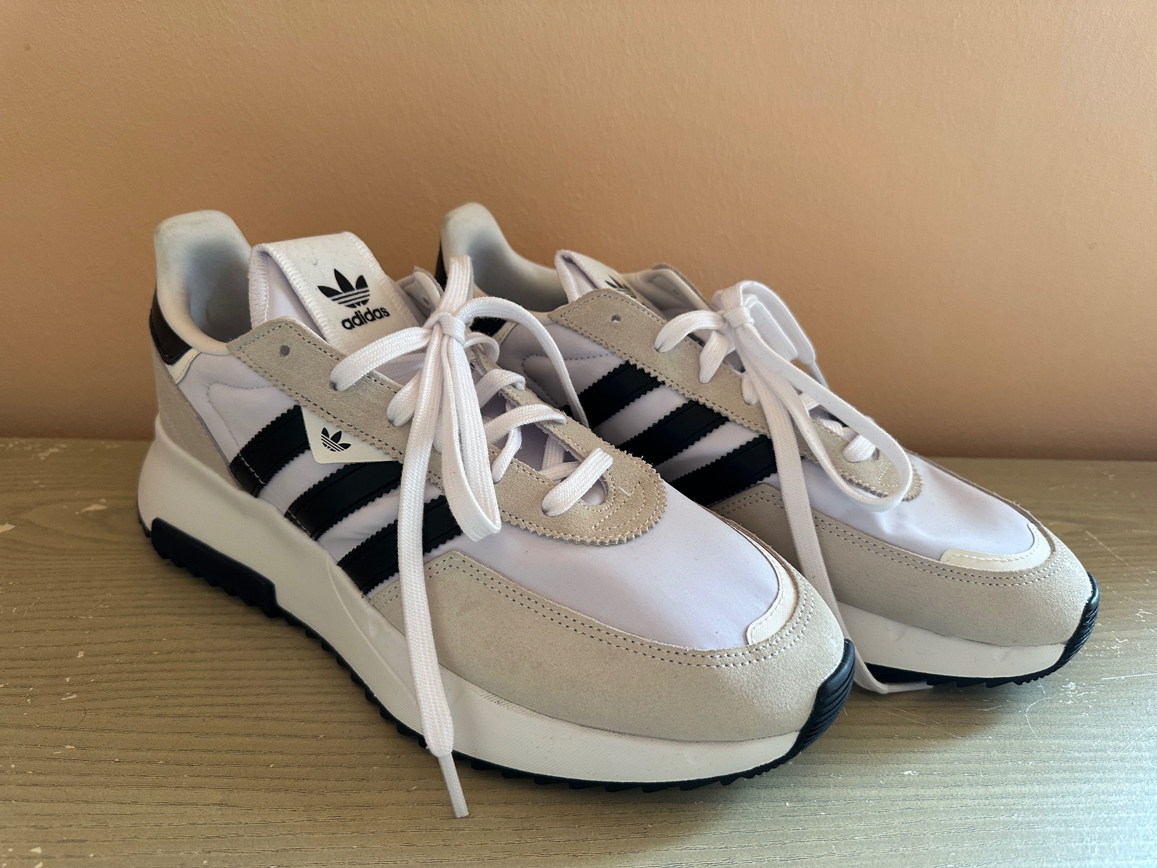 Vând adidas retropy f2 nou nouț