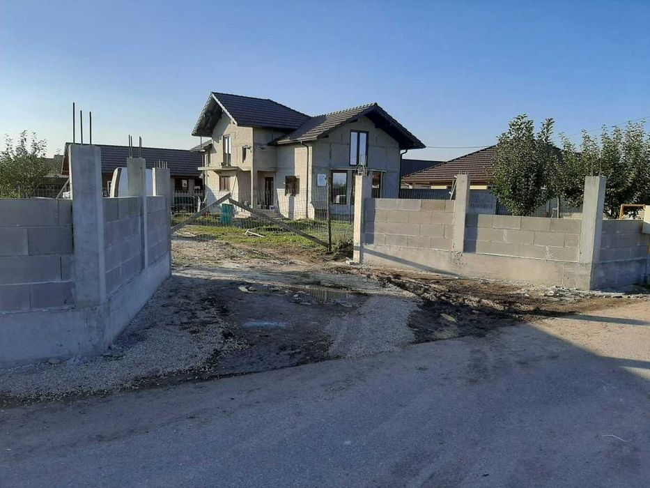 Garduri din plasa, tabla, BCA, sipca metalica si panou stil jaluzele