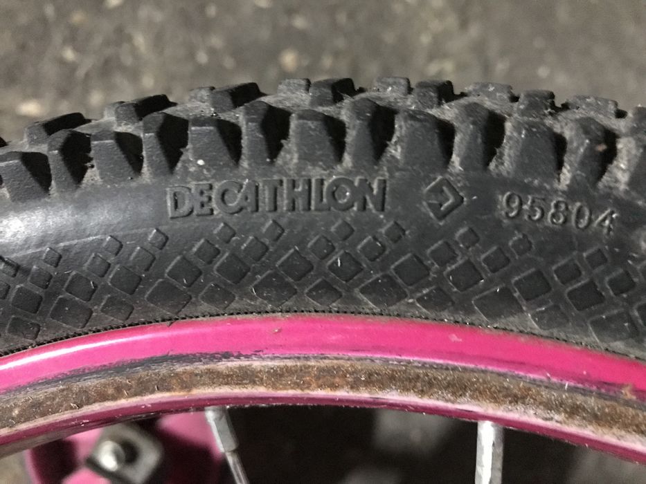 Bicicleta roz pentru fete