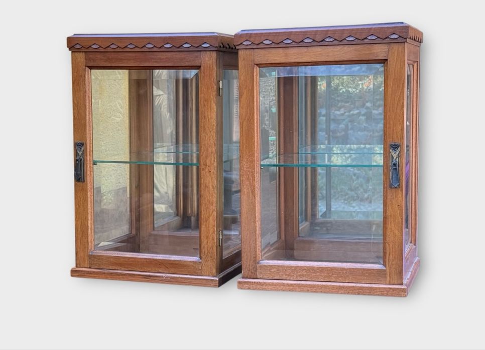 Set 2 vitrine perete/postament lemn masiv de nuc