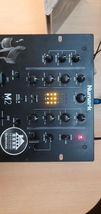 Vând mixer Numark M2 Black