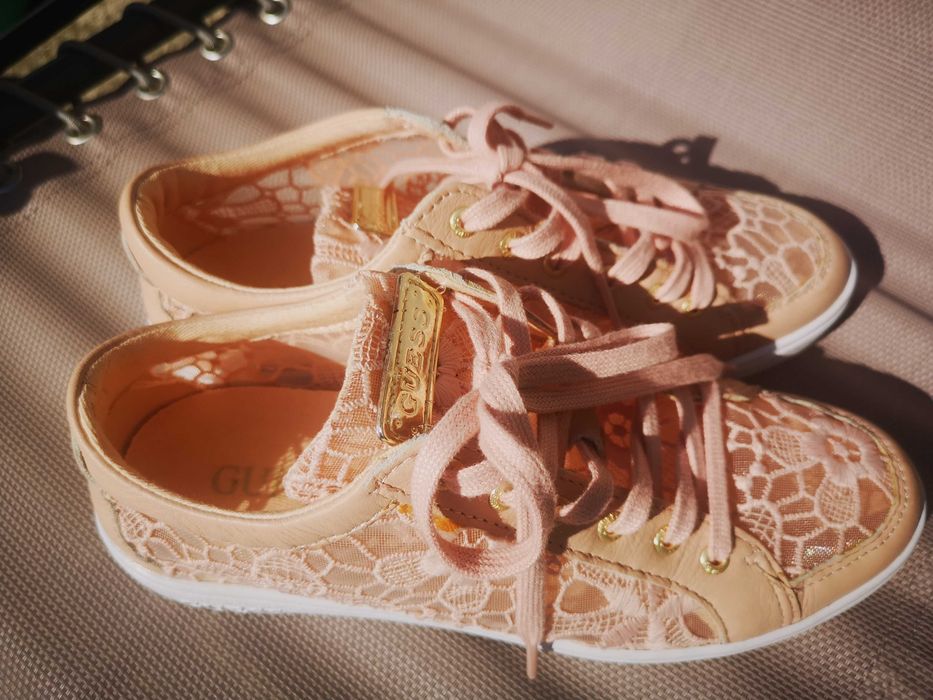 Adidași GUESS marime 38