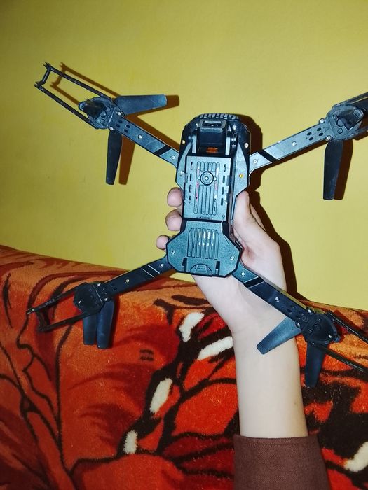 Vand drona se numește drona 12