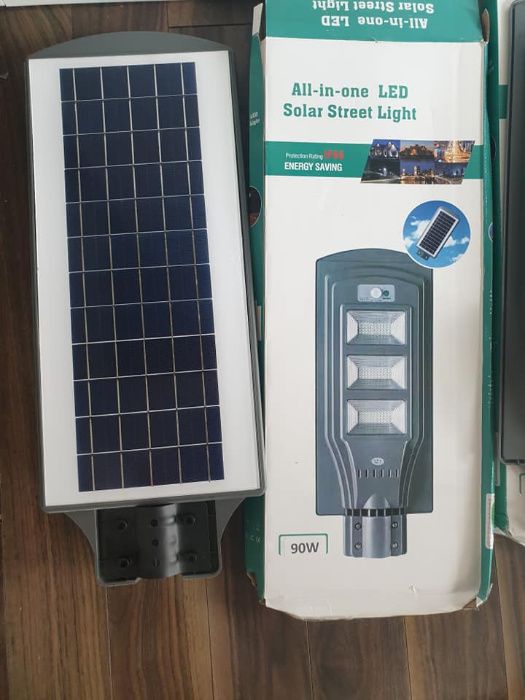 Lampi cu panou solar 90W