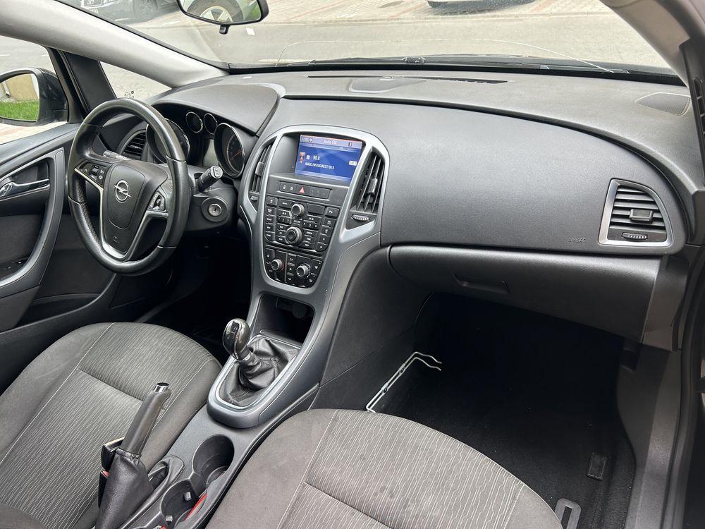 Opel Astra J, an 2013, 1.7 CDTI, facelift, unic proprietar in Ro