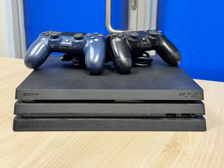 PLayStation 4 PRO Memorie 1 TB 2 controllere wireless