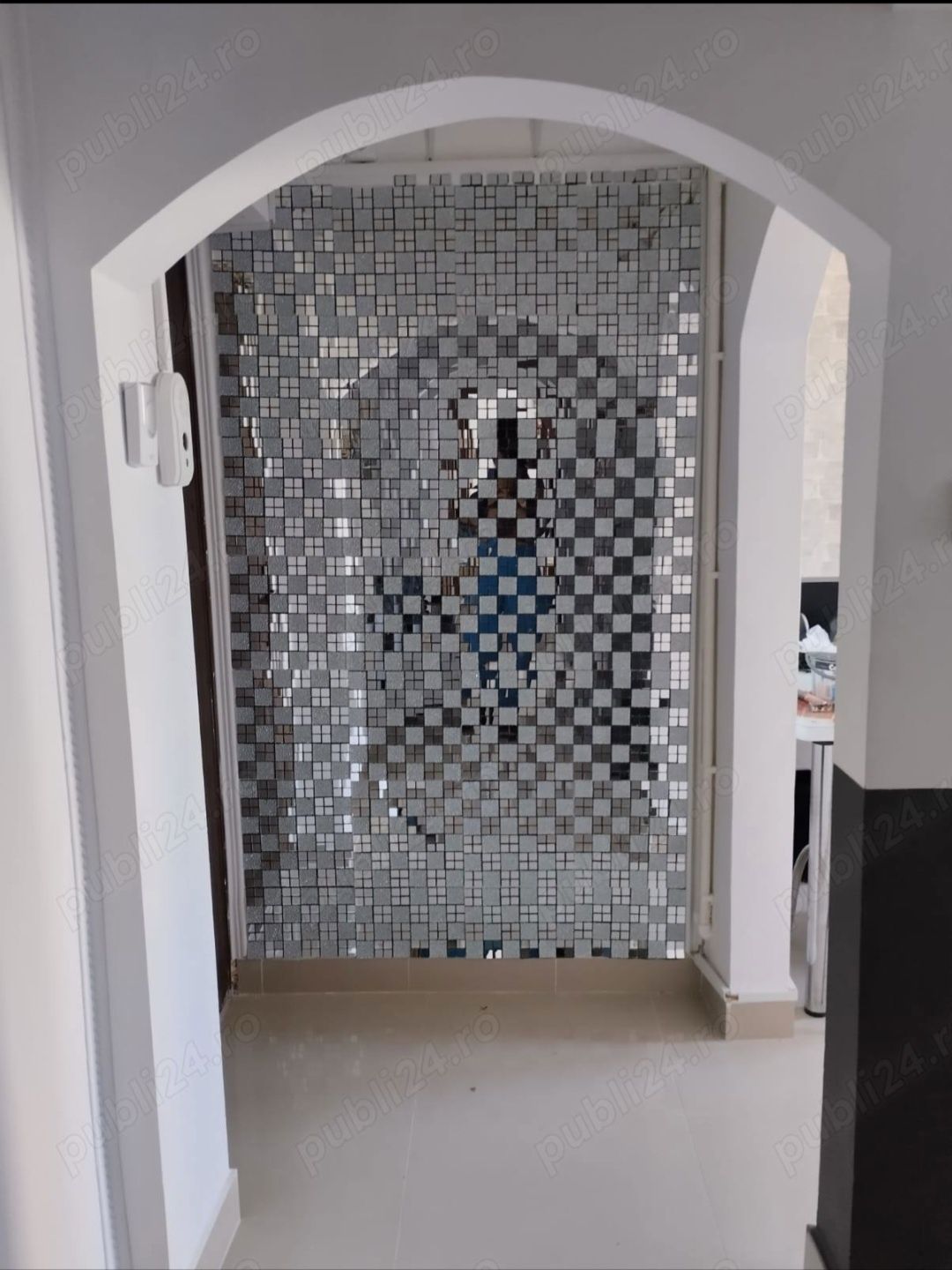Vând apartament sau schimb cu casa
