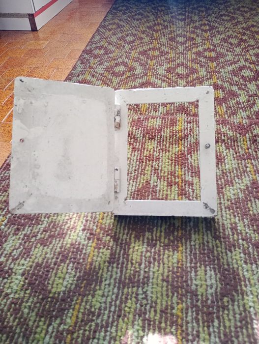 Usulita din fier pentru aerisire sobe.