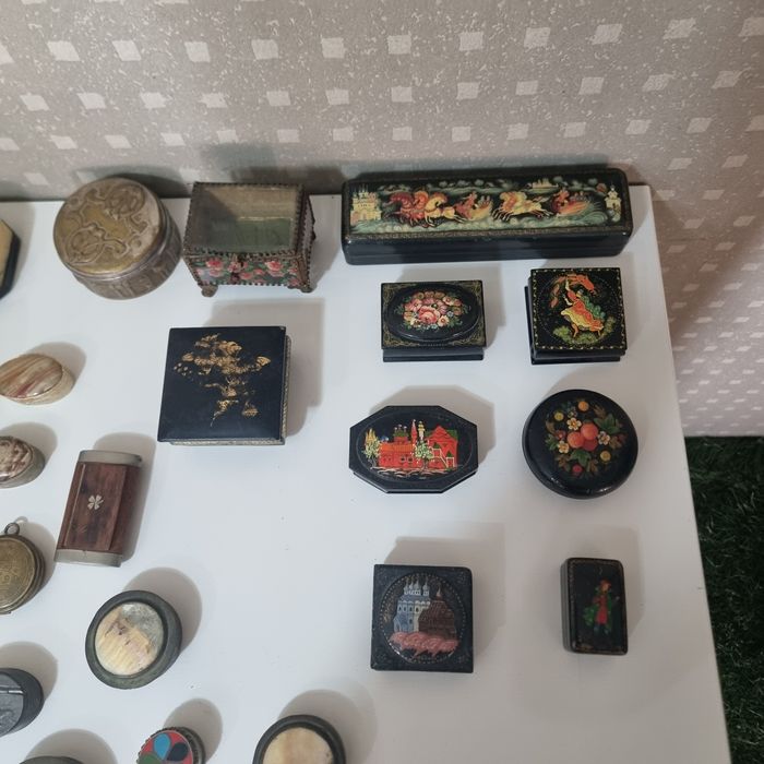 Colecție cutiuțe vechi – metal, lemn, porțelan, lac rusesc