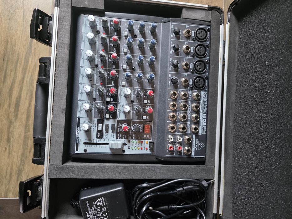 Vând mixer Behringer Xeny 1202Fx