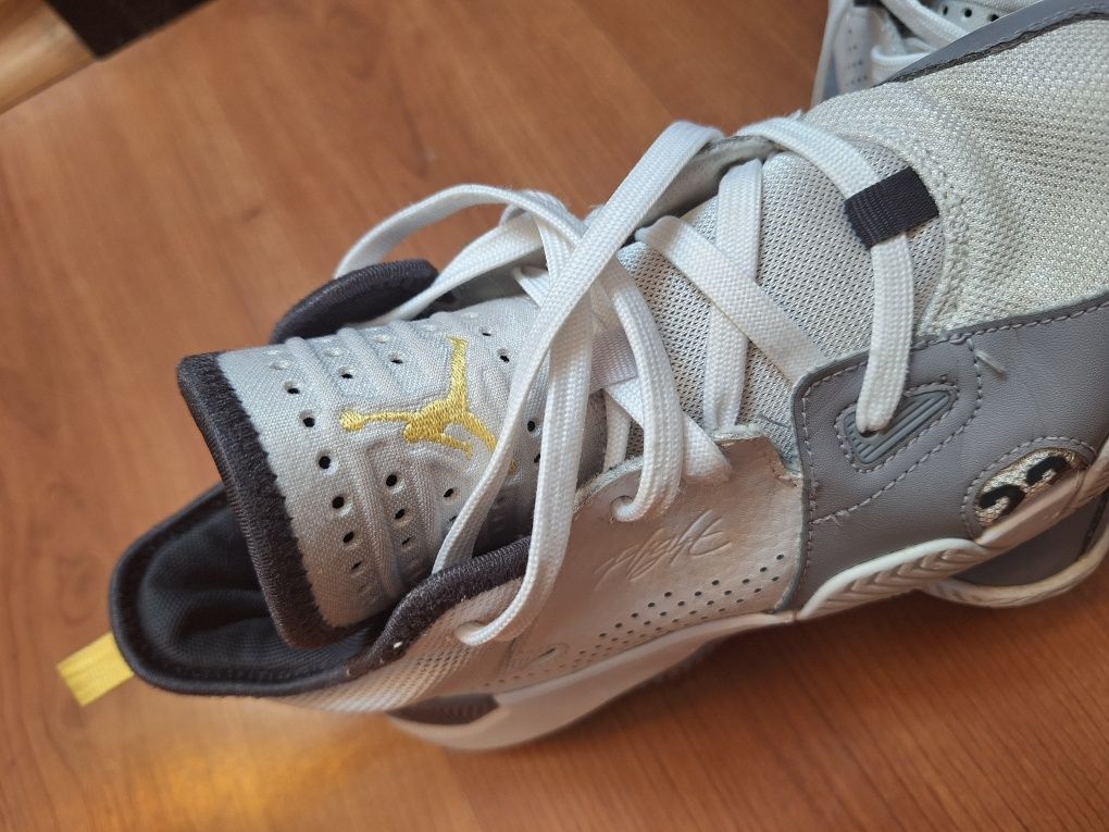 nike jordan stay loyal 2