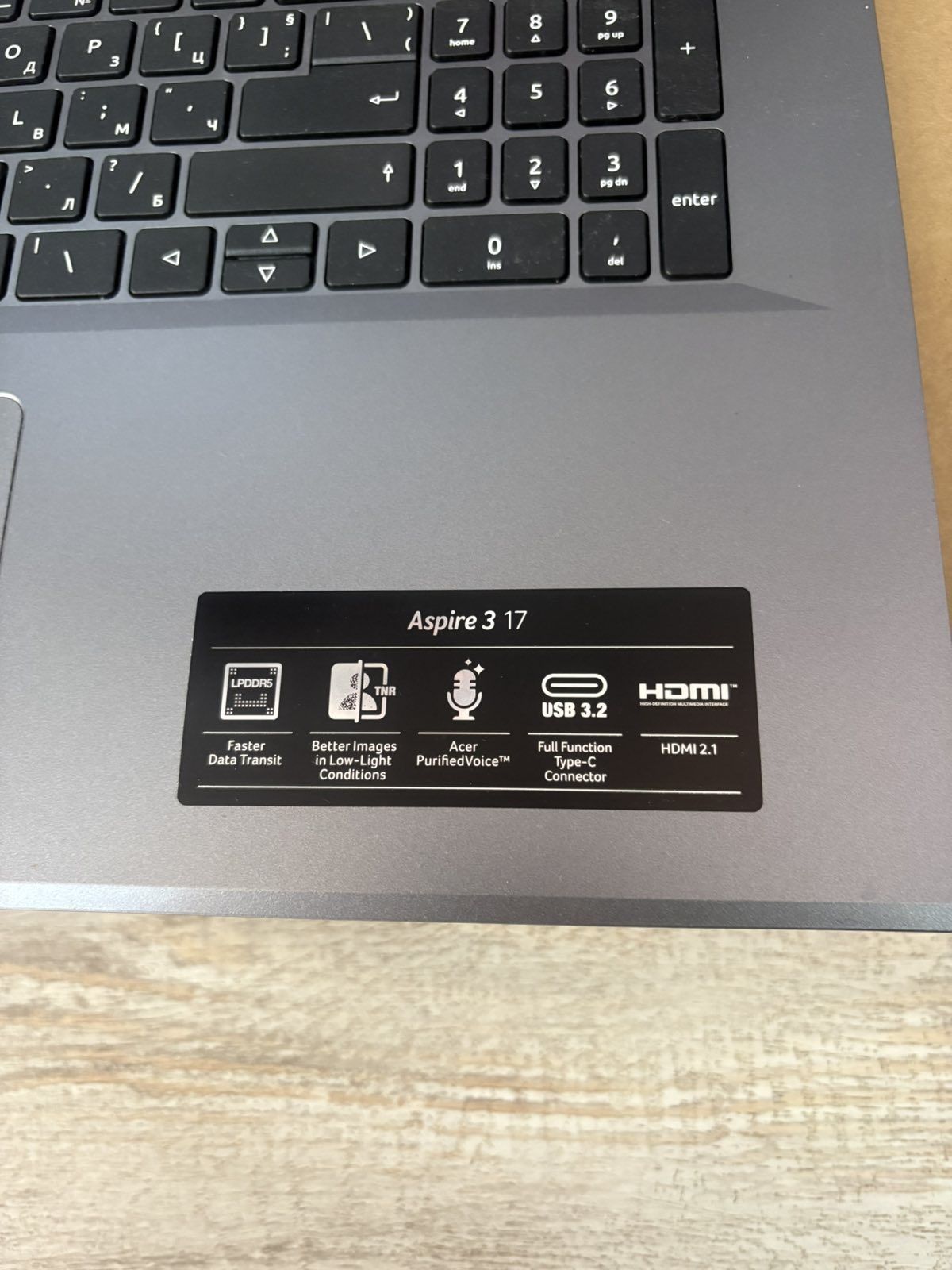 Лаптоп Acer A317-55P-38JE с windows 11