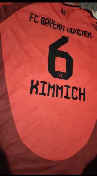 Tricou fotbal aproape nou