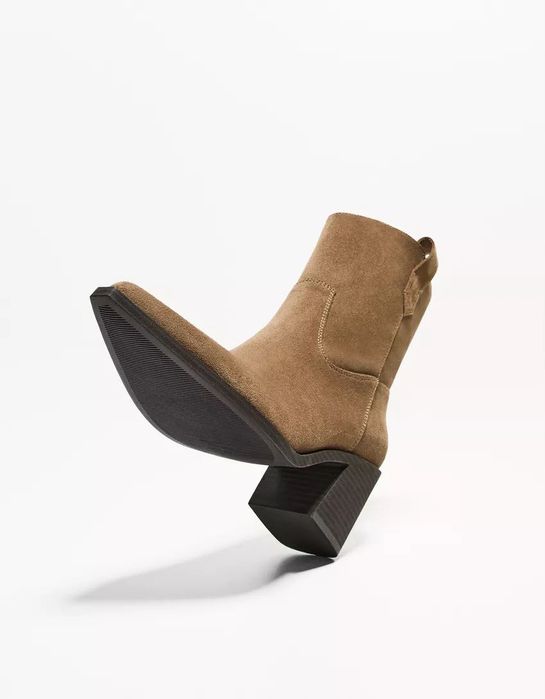 Bershka Асиметрични каубойски боти с ток