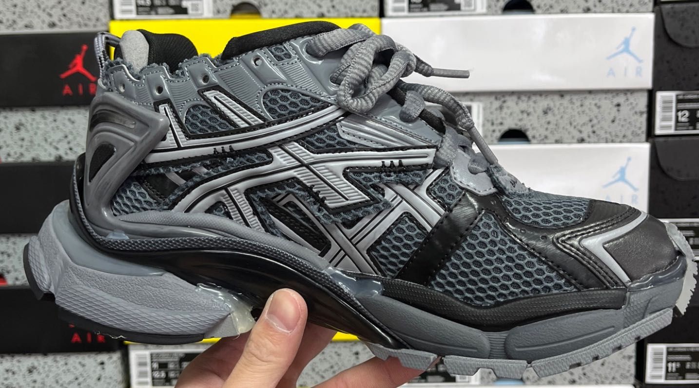 Balenciaga Runner 43 номер в сиво