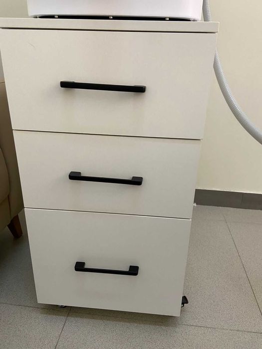 Тумба на колесиках